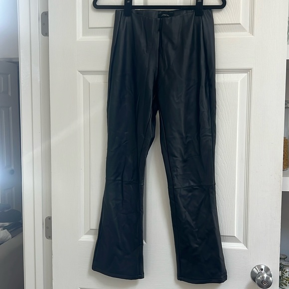 Who What Wear Faux Leather Pants - Picture 1 of 5